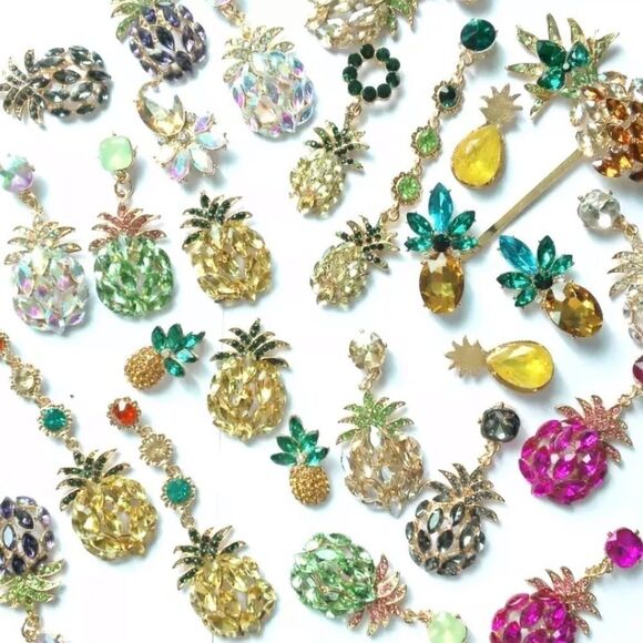 NEW! Dainty “Waikiki” Pineapple Stud Earrings 🍍 - Picture 8 of 12
